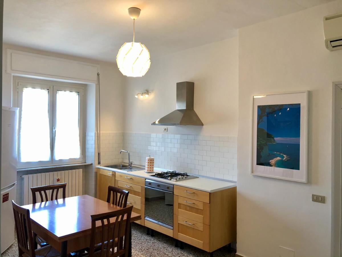 Lole Apartment - Ancona Bagian luar foto
