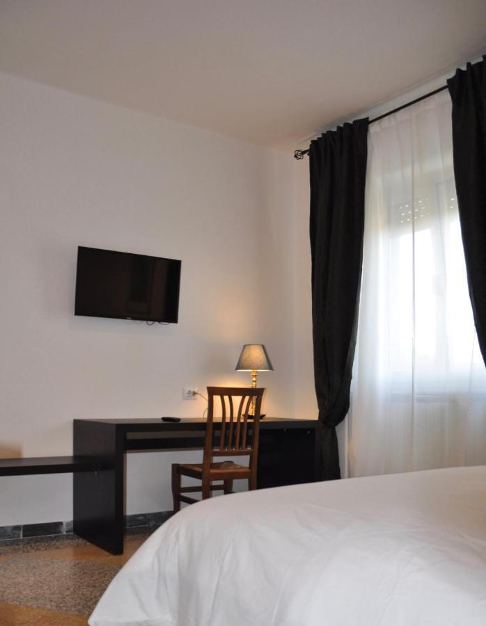 Lole Apartment - Ancona Bagian luar foto